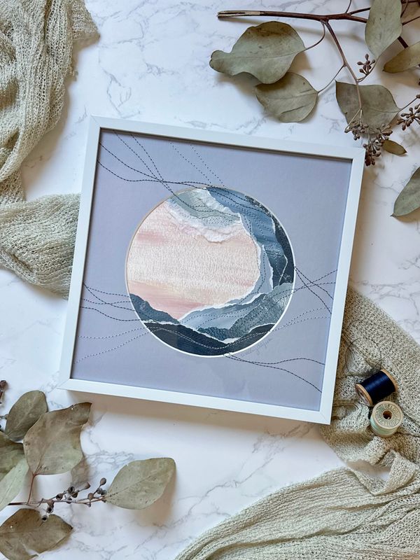 white Frame With Circle Matboard
